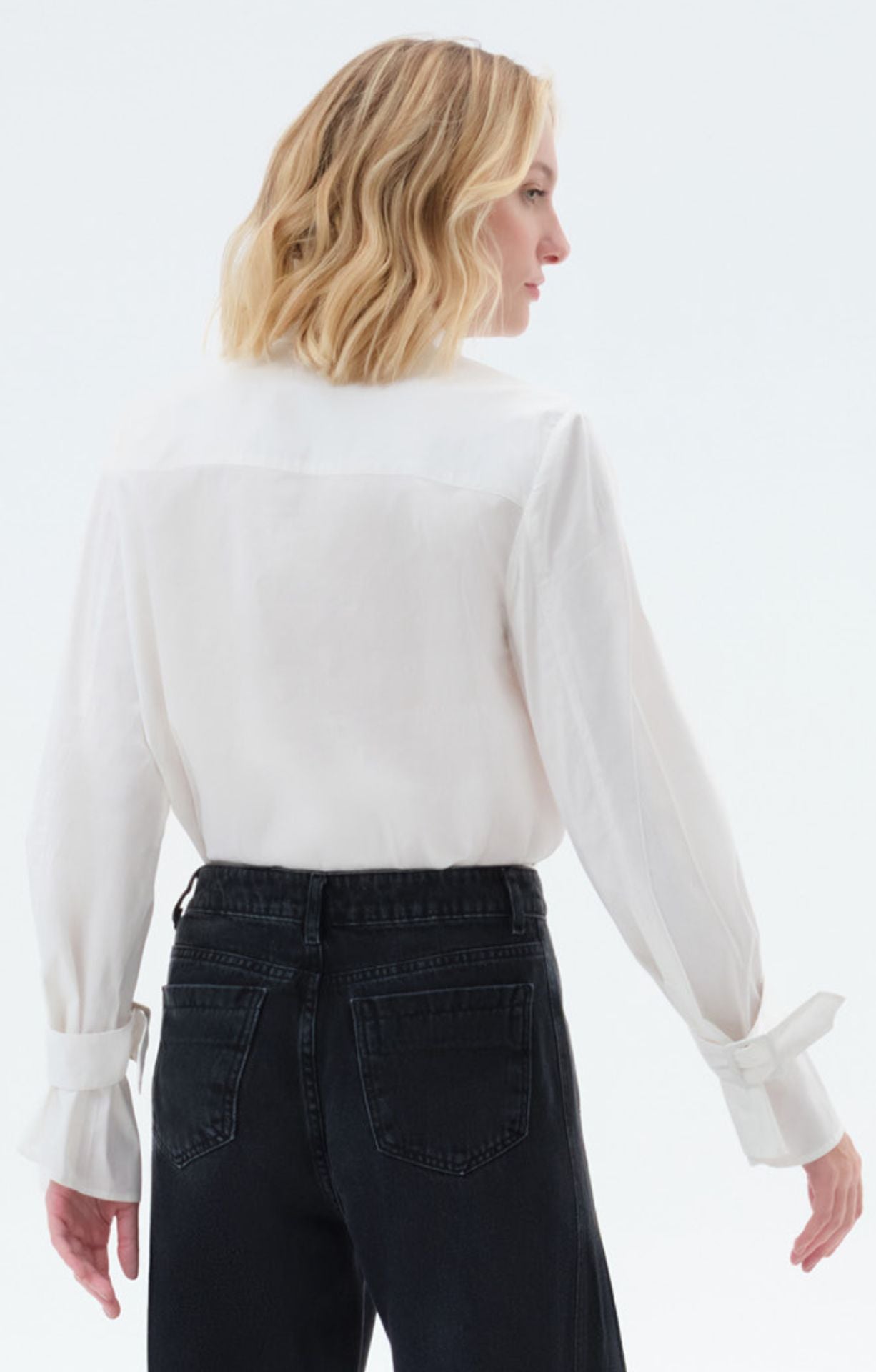 OFF WHITE