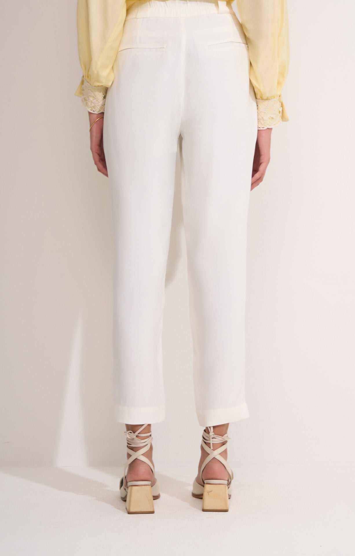 OFF WHITE
